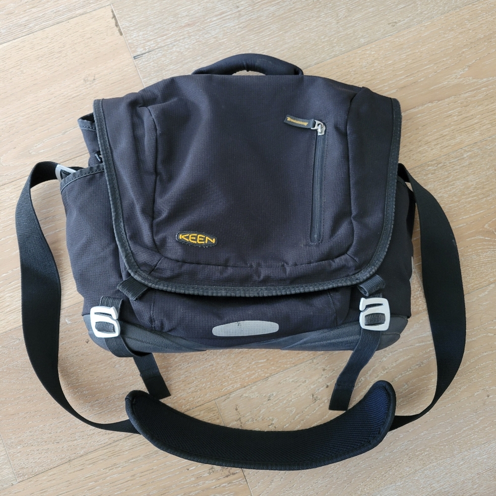 KEEN Hybrid Transport Messenger Courier Shoulder Bag Crossbody Black Ripstop
